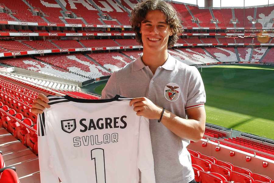 Mile Svilar passou sem sucesso pelo Benfica