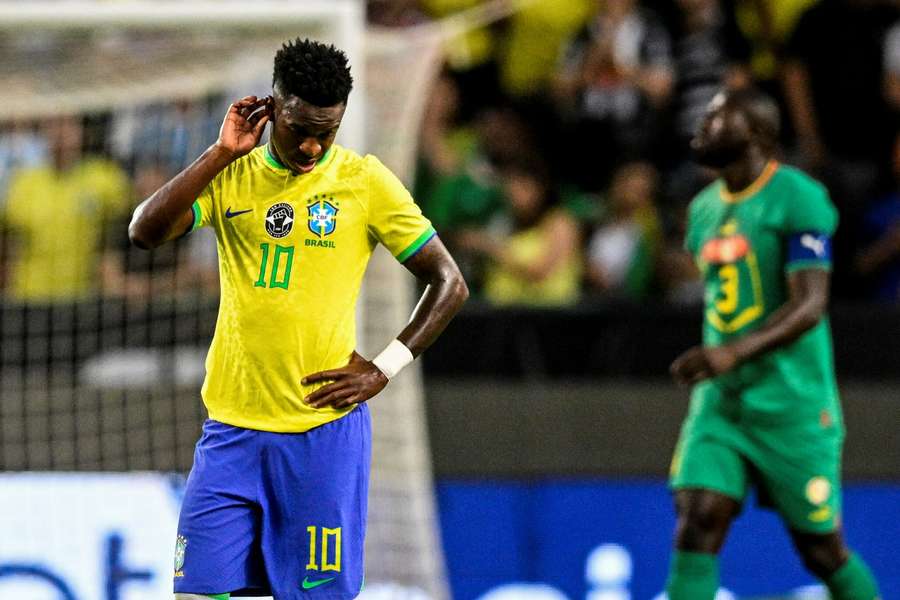 Seleção Brasileira enfrenta dificuldades e é derrotada por Senegal
