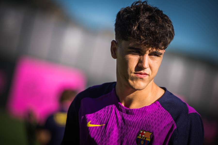 Pau Cubarsí, durante un entrenamiento del Barça