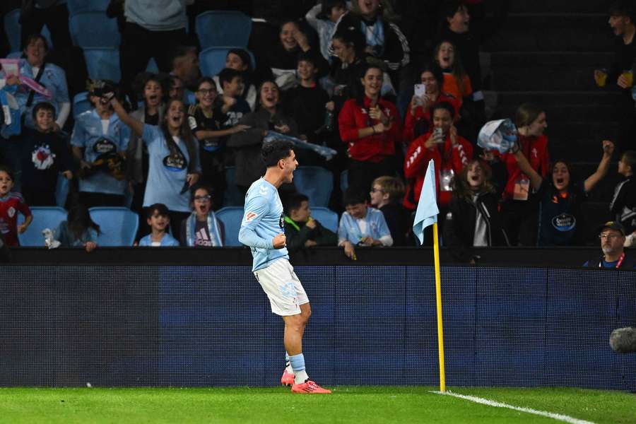 Hugo Álvarez celebra su gol contra el Barcelona.