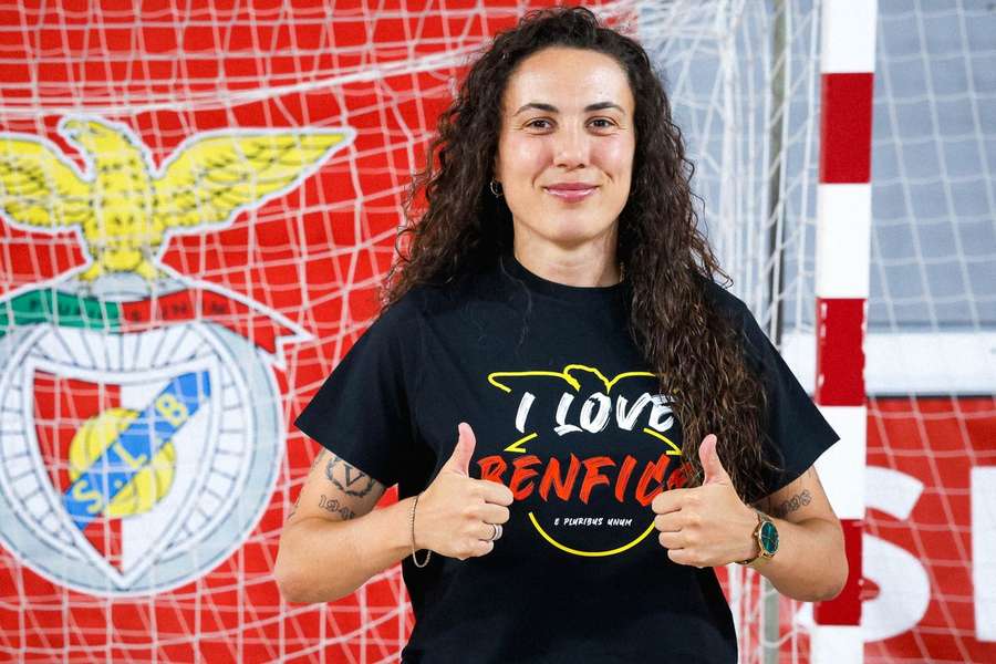 Ana Catarina prolonga ligação às águias