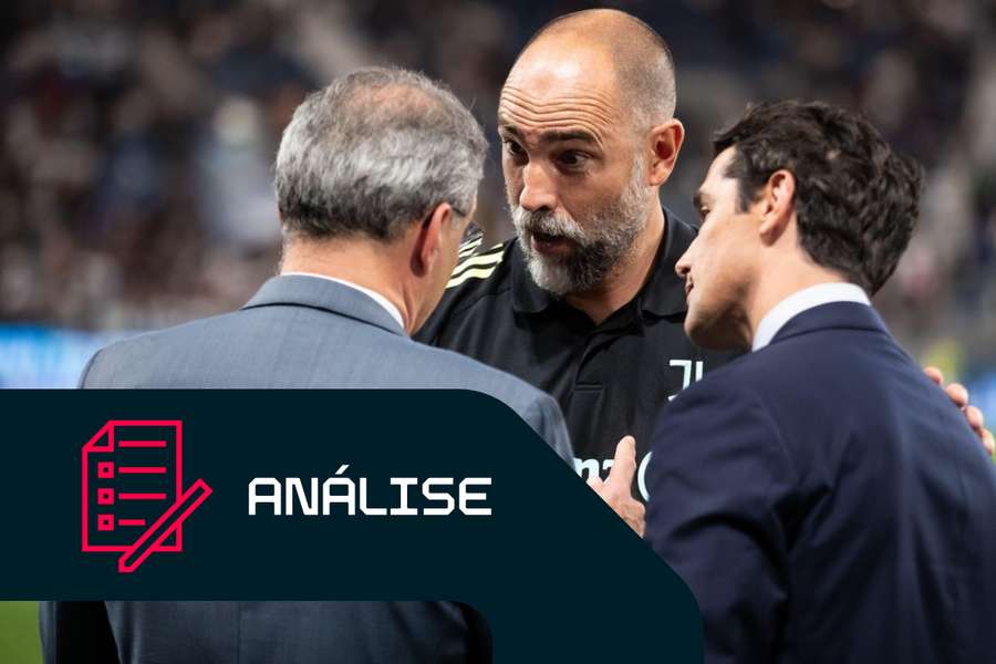Igor Tudor, treinador da Juventus, conversa com Damien Comolli e Francoid Modesto