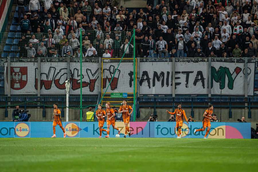 Maccabi Hajfa w końcu ukarane za mecz z Rakowem, "dla równowagi" Legia też...
