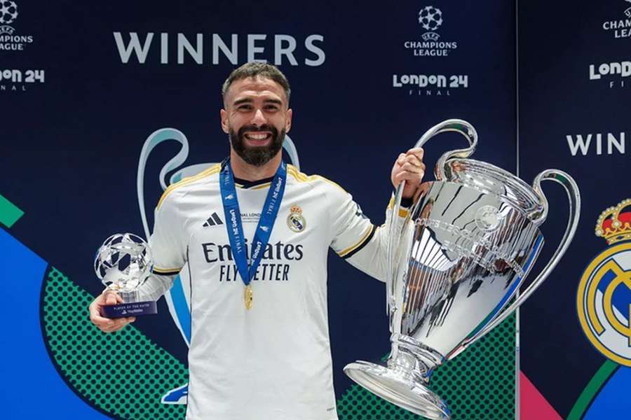 Dani Carvajal após a conquista da 15.ª Liga dos Campeões Dani Carvajal após a conquista da 15.ª Liga dos Campeões
