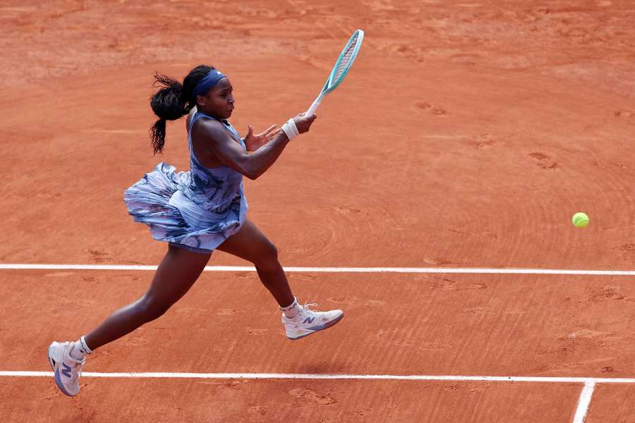 Gauff is through to the fourth round in Paris