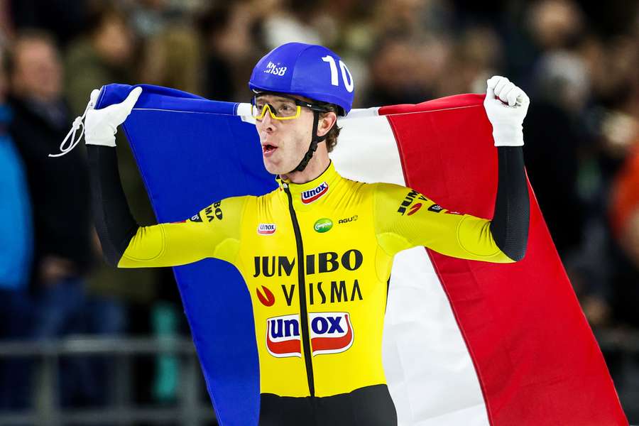 Jorrit Bergsma wint de massastart tijdens de derde dag van het NK afstanden in Thialf