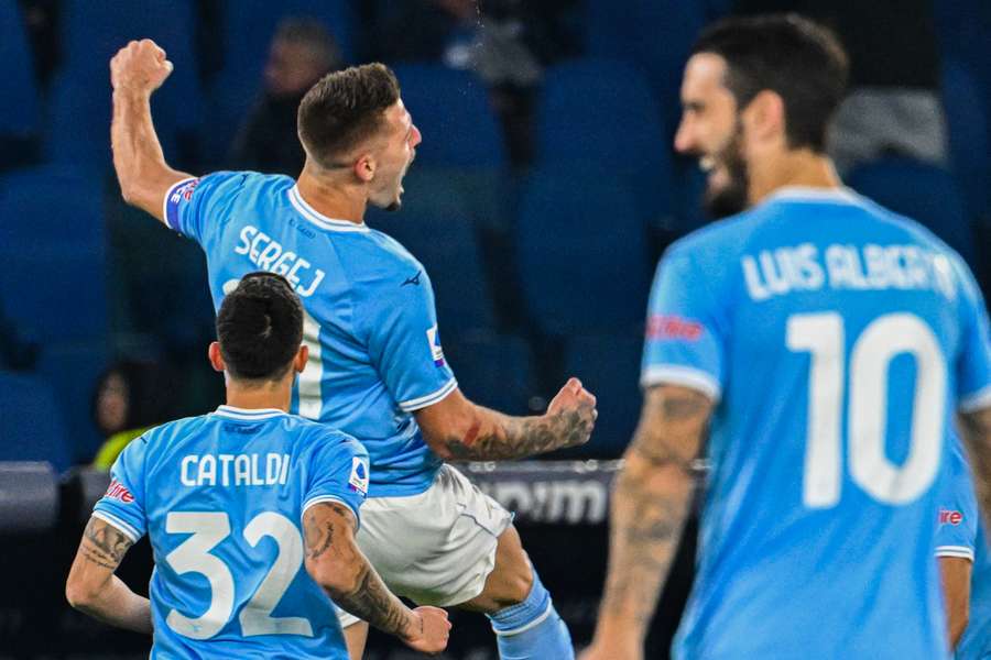 Savic-Milinkovic comemora gol que tirou o zero do placar