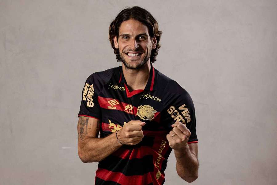 Gonçalo Paciência é o grande reforço do Sport até agora