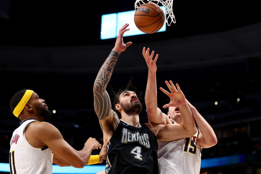 NBA: super Jokic regala a Denver la vittoria contro Memphis, Knicks inarrestabili