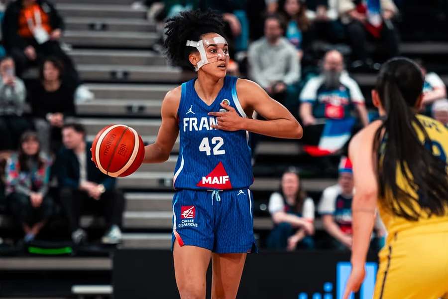 Les Bleues écrasent la Colombie et attendent l'Allemagne