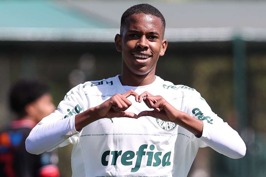 Estêvão já aumentou de preço após brilhar na primeira partida do Palmeiras no torneio