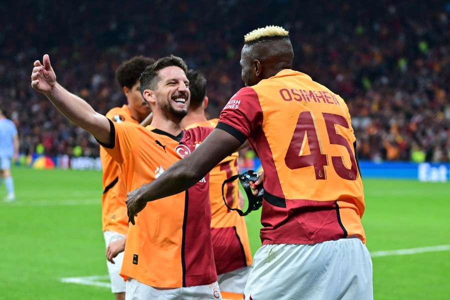 Galatasaray teve grande atuação no primeiro tempo