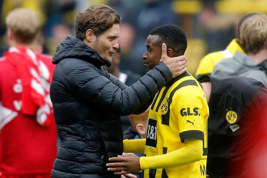 Dortmund jest na drugim miejscu, punkt za liderami Bayernem Monachium Dortmund jest na drugim miejscu, punkt za liderami Bayernem Monachium