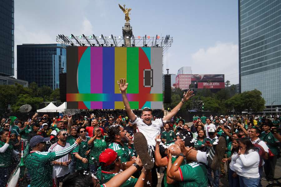 Los aficionados mexicanos, desprotegidos por la FMF, según el Gobierno Los aficionados mexicanos, desprotegidos por la FMF, según el Gobierno