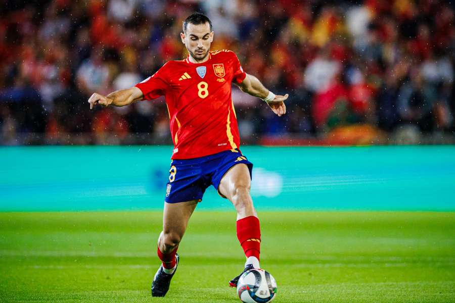 Fabián Ruiz durante o jogo Espanha-Sérvia