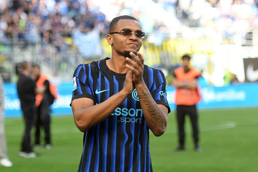 Reacția lui Manuel Akanji după ce a alfat de prelungirea contractului lui Chivu Reacția lui Manuel Akanji după ce a alfat de prelungirea contractului lui Chivu