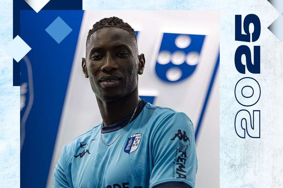 Mbaye apresentado em Vizela