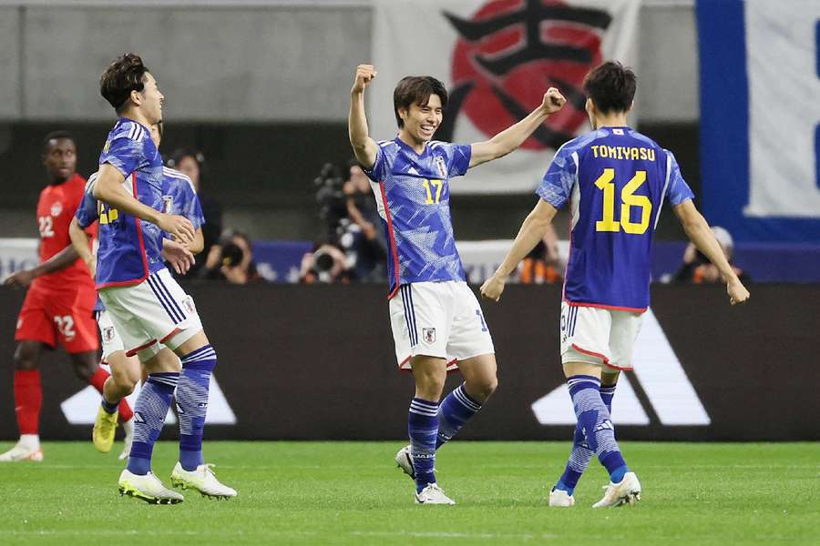 Os dois golos de Tanaka foram a chave para a vitória do Japão.