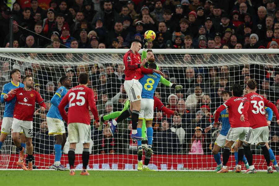 Manchester United dropped points at home to the last place team in the Premier League. Manchester United dropped points at home to the last place team in the Premier League.