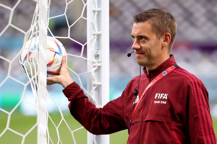 Clement Turpin e il check della goal line technology Clement Turpin e il check della goal line technology
