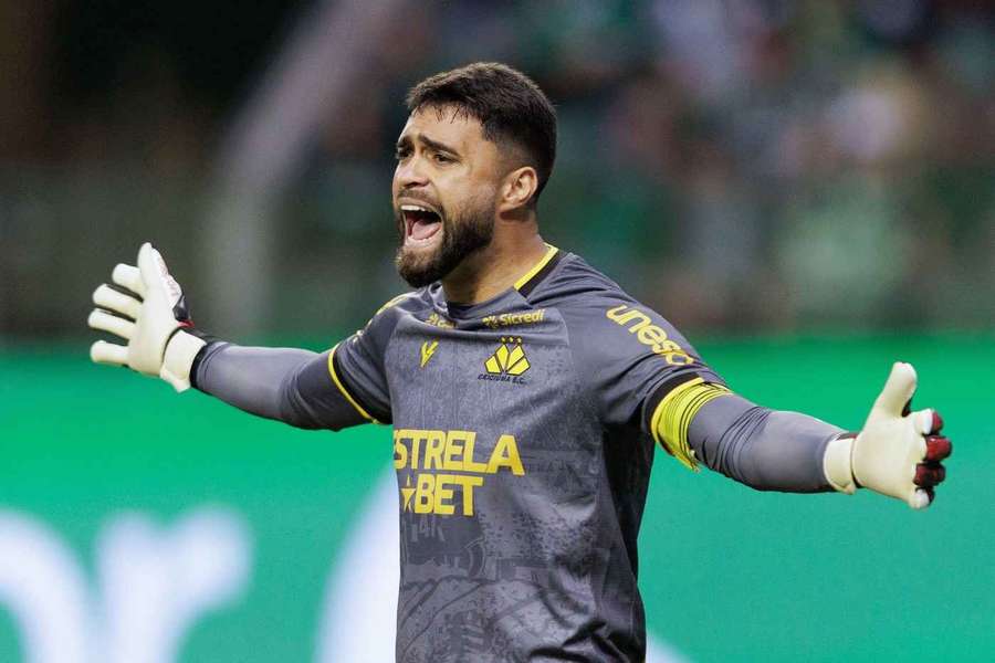 Gustavo, ex-Criciúma, jogará pelo Juventude em 2025