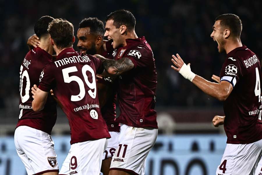 Il Torino festeggia il gol di Koffi Djidji