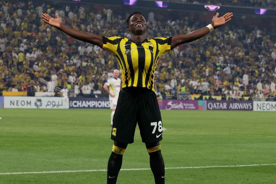 Roger Fernandes festeja pelo Ittihad