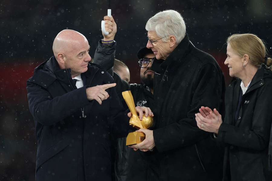 Nové pravidlo posuzování ofsajdu navrhl bývalý trenér Arséne Wenger.