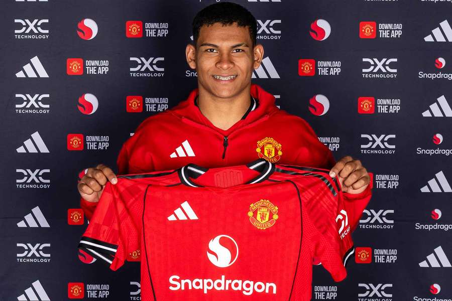 Oficjalnie: Diego Leon w Manchesterze United, będzie obrońcą na długie lata?