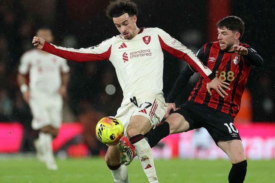 Inter Milan ponder late move for Liverpool midfielder Jones