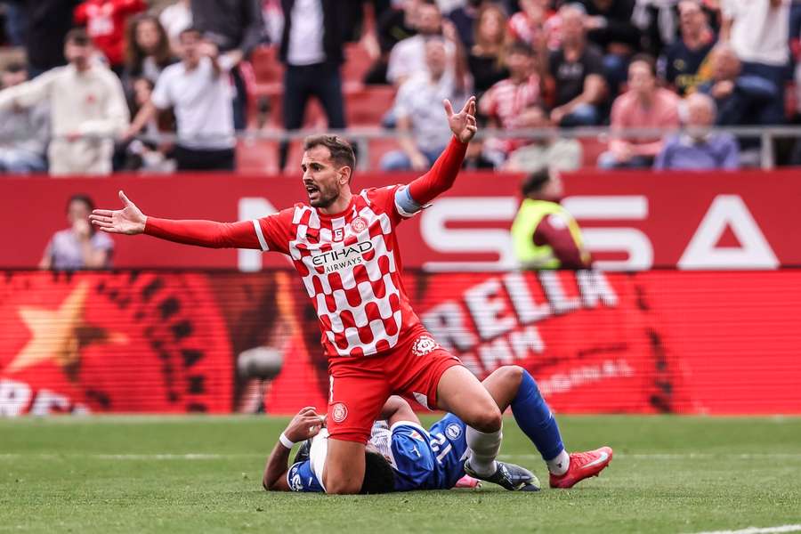 Girona's Cristhian Stuani reacts during the game against Deportiva Alaves Girona's Cristhian Stuani reacts during the game against Deportiva Alaves