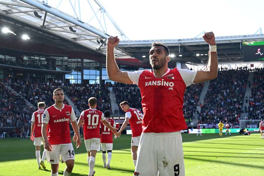 AZ heeft hernieuwde hoop op CL-voetbal na overwinning op nummer drie Twente
