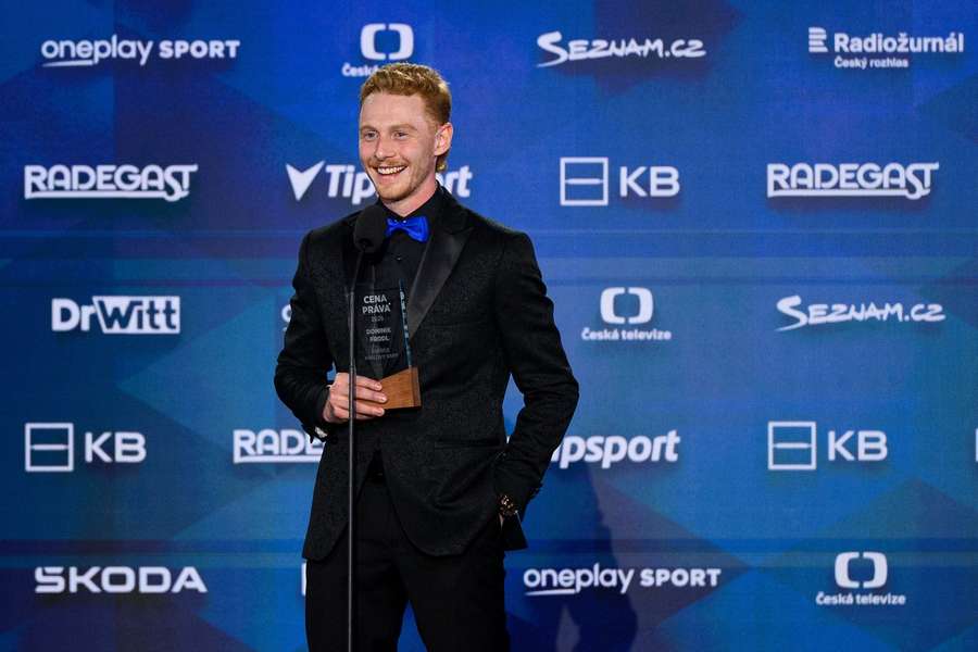 Dominik Frodl s cenou deníku pro nejlepšího brankáře během vyhlášení ankety Hokejista sezony. Dominik Frodl s cenou deníku pro nejlepšího brankáře během vyhlášení ankety Hokejista sezony.