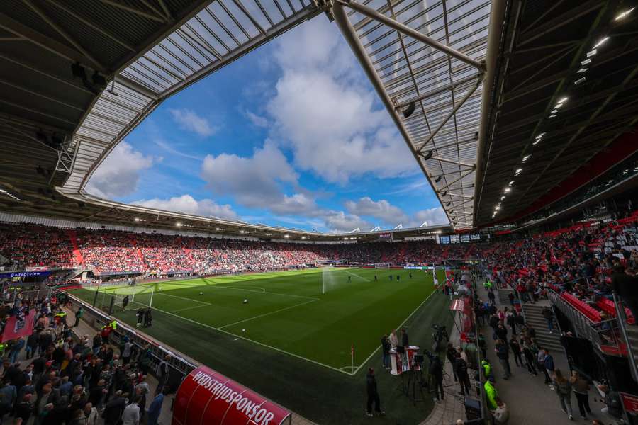 Widok stadionu podczas meczu pomiędzy AZ Alkmaar a Feyenoord na stadionie AFAS Stadium w Eredivisie sezonu 2025/2026, 21 września 2025 r. Widok stadionu podczas meczu pomiędzy AZ Alkmaar a Feyenoord na stadionie AFAS Stadium w Eredivisie sezonu 2025/2026, 21 września 2025 r.