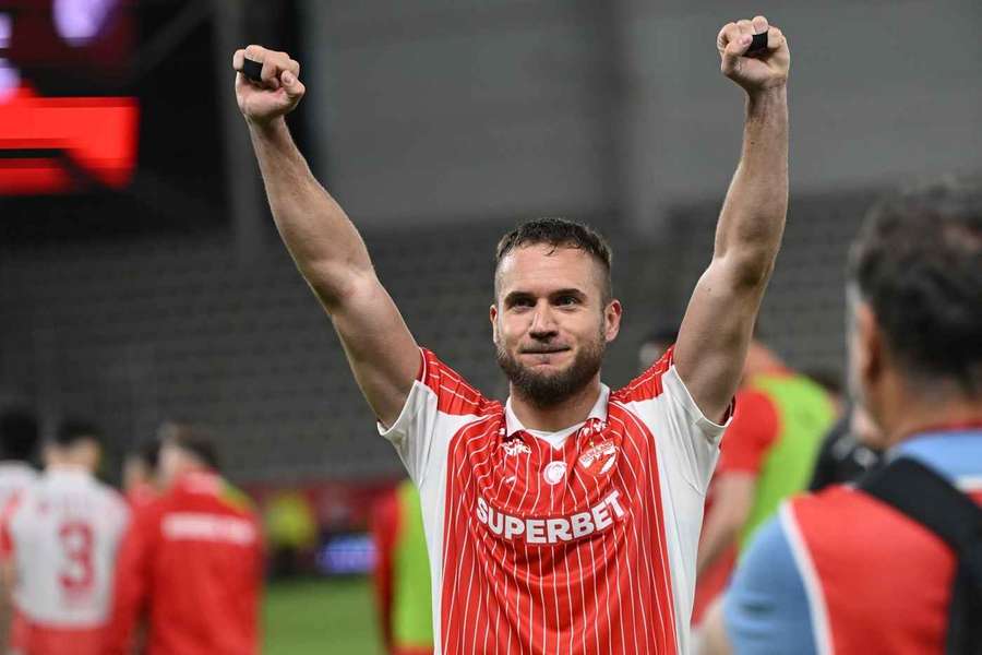 Atacantul George Puşcaş şi-a prelungit contractul cu Dinamo Bucureşti Atacantul George Puşcaş şi-a prelungit contractul cu Dinamo Bucureşti