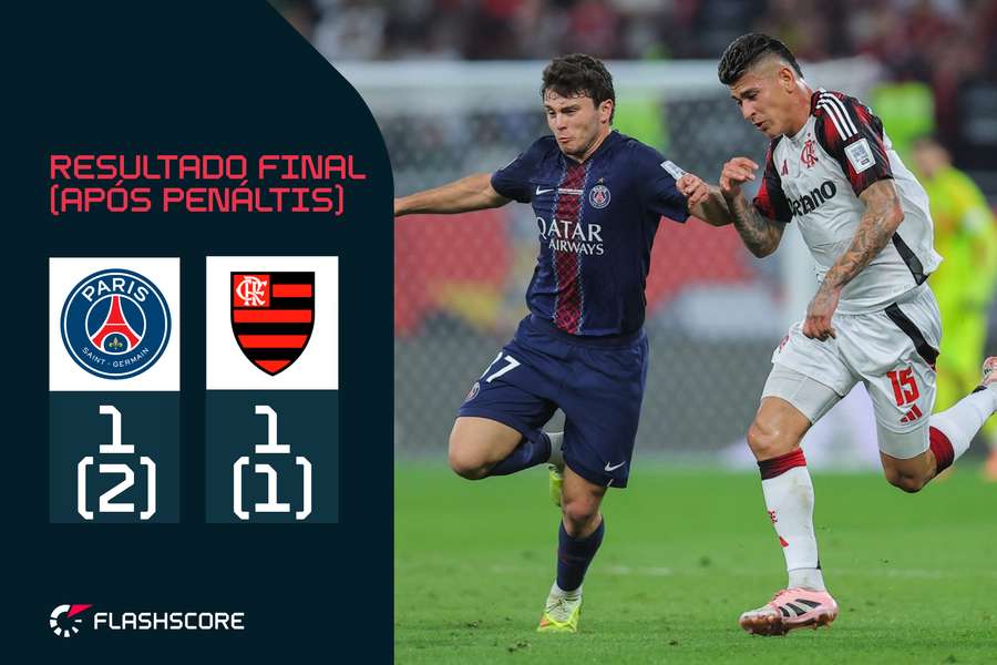 João Neves discute a bola com Carrascal João Neves discute a bola com Carrascal