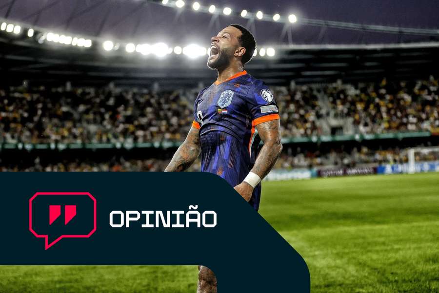 Memphis Depay celebra o golo com os Países Baixos