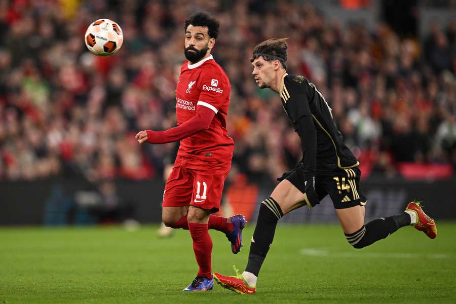 Salah deu sua dose de contribuição na goleada esmagadora