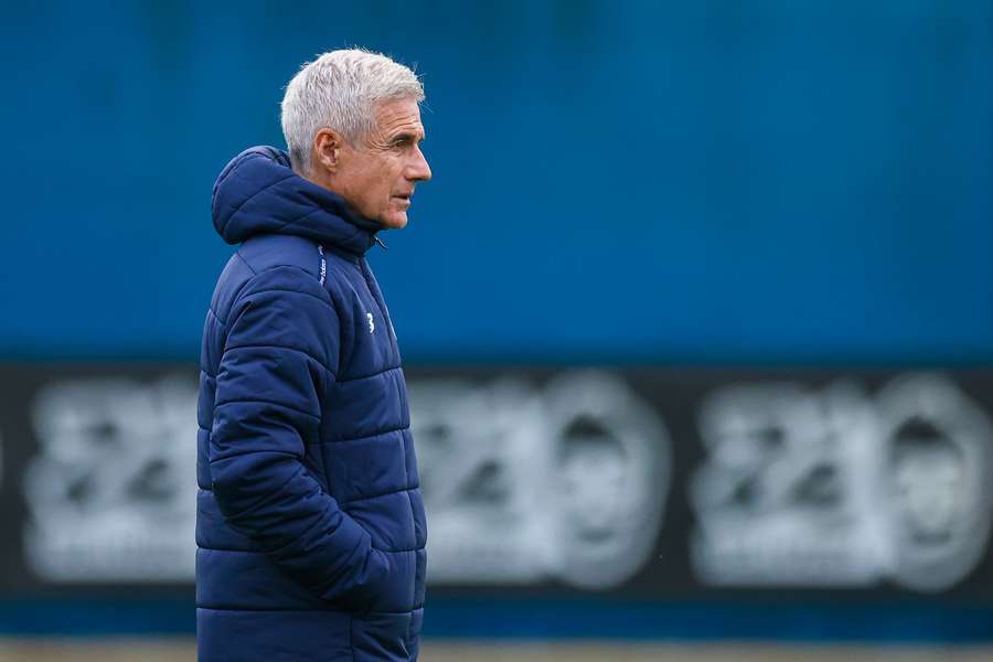 Luís Castro está pressionado no comando do Grêmio Luís Castro está pressionado no comando do Grêmio