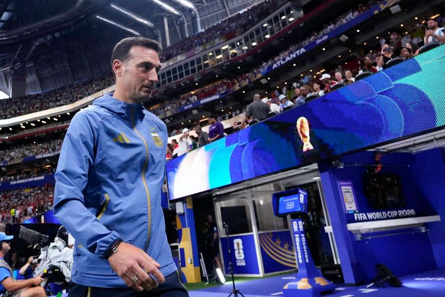 Soccer-Tears in Scaloni's eyes as Argentina storm back to sink Egypt Soccer-Tears in Scaloni's eyes as Argentina storm back to sink Egypt