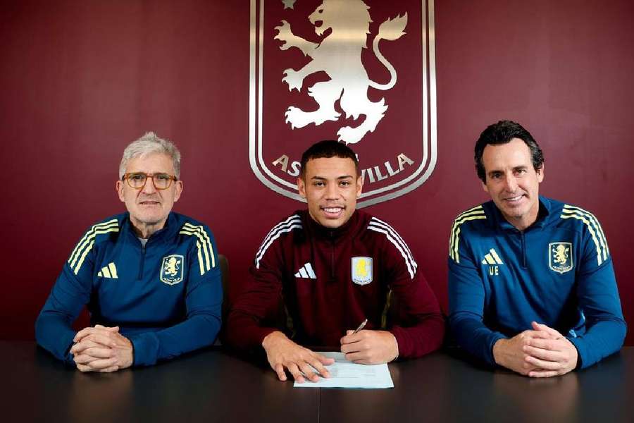 Alysson afrontará un nuevo reto en la liga inglesa tutelado por Unai Emery, a la derecha de la imagen