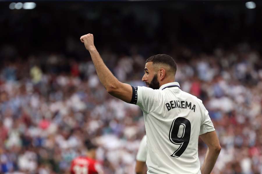 Karim Benzema célébrant son dernier but ce dimanche sous les couleurs du Real Madrid.