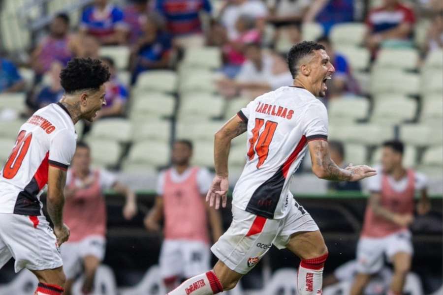Baralhas fez o gol da virada do Vitória sobre o Fortaleza