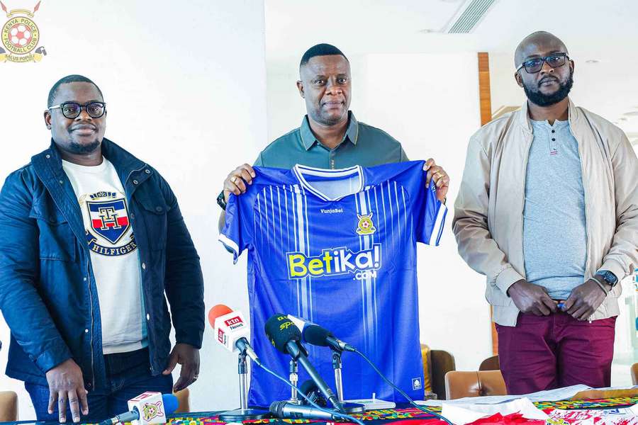 Burundian coach Etienne Ndayiragije being unveiled