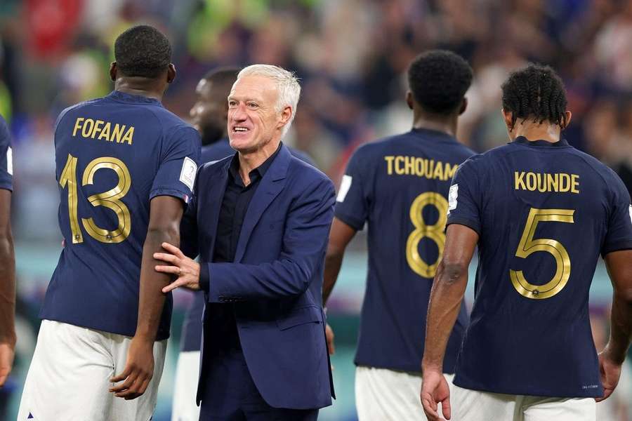 Didier Deschamps et l'équipe de France lors du dernier match des Bleus contre le Danemark.