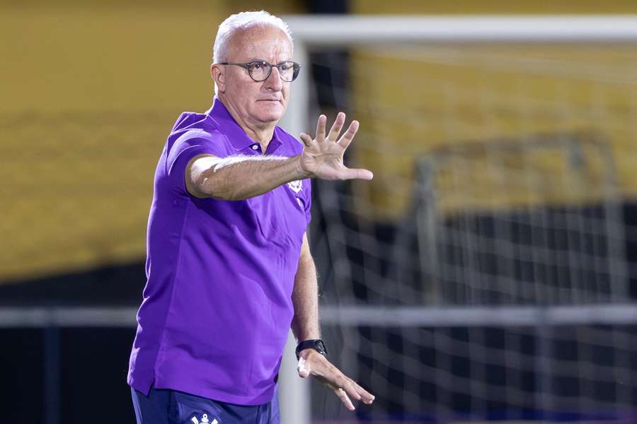 Dorival Júnior fez sua estreia à frente do Corinthians após passagem na Seleção Brasileira