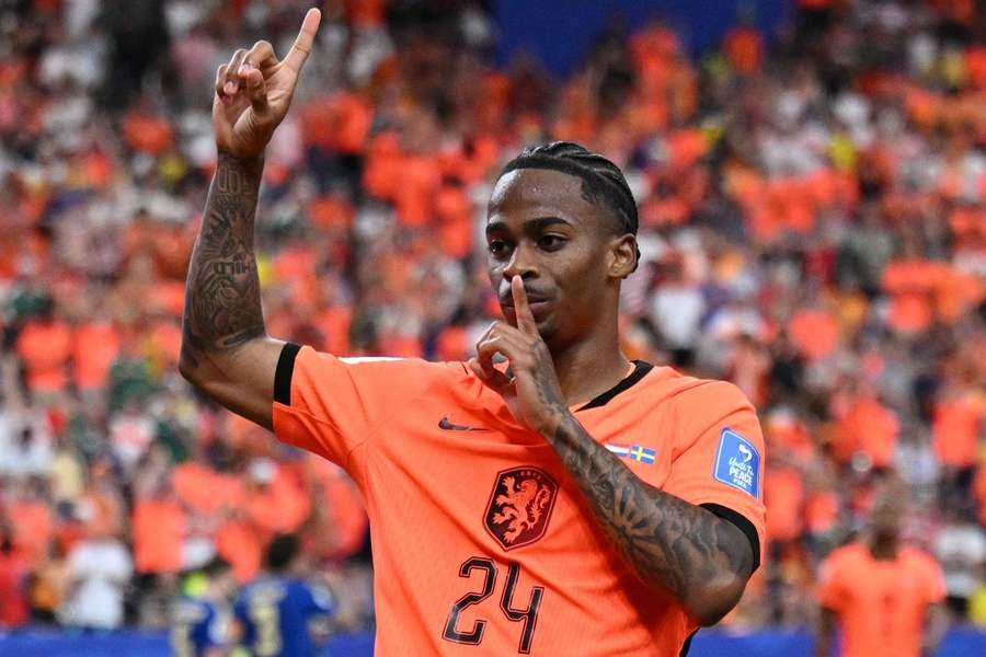 Crysencio Summerville's price reduced by £30M as Man Utd prepare to make bid Crysencio Summerville's price reduced by £30M as Man Utd prepare to make bid
