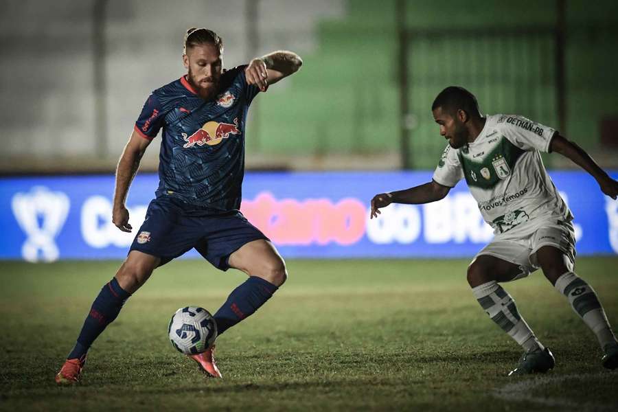 Pitta teve atuação apagada no primeiro tempo