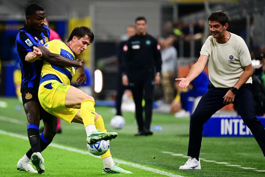 Chivu osserva il contrasto