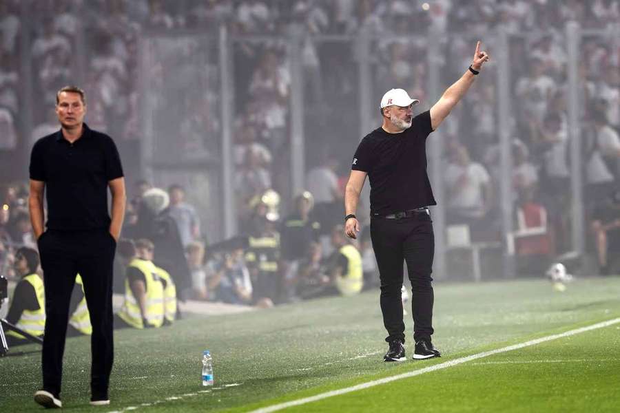 Trenér Slavie Jindřich Trpišovský takticky přehrál kouče Sparty Briana Priskeho. Trenér Slavie Jindřich Trpišovský takticky přehrál kouče Sparty Briana Priskeho.